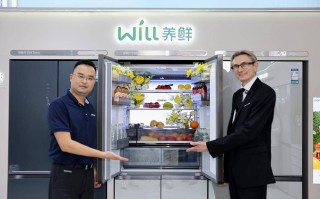 “九头身裁判”亮相容声直播间 共赴优雅与养鲜之约​